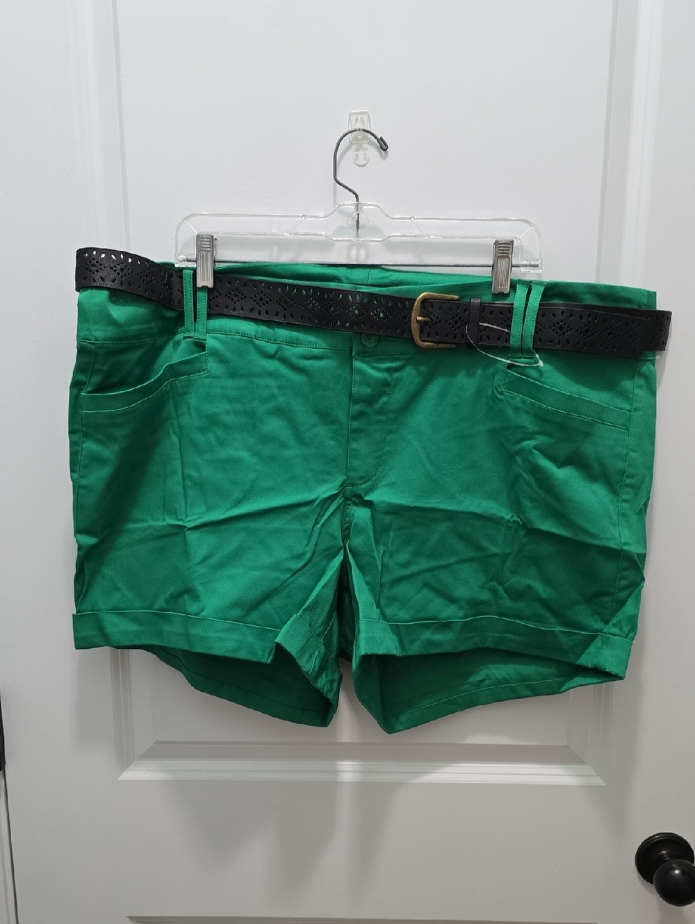 Torrid Emerald Green Cuffed Shorts with Black Decorative Belt Size 24